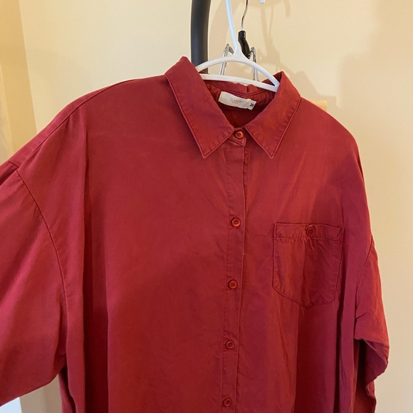 Red shirt - Picture 2 of 5